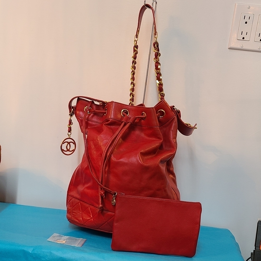 ✨️ CHANEL Vintage Bucket Bag
